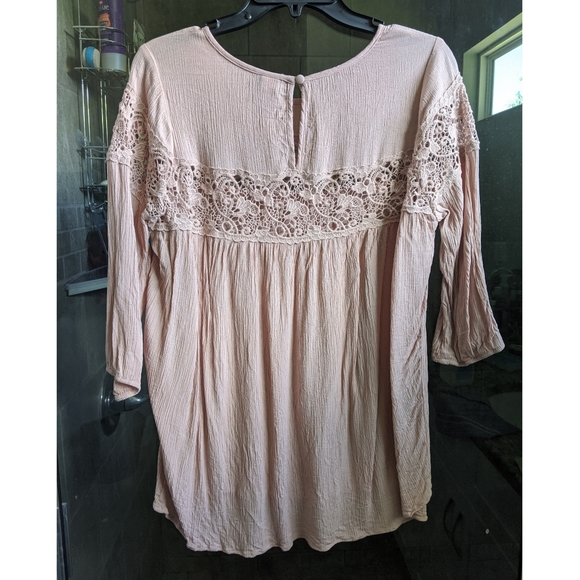DONATING 1/20/25 Torrid Pink Gauze Lace Inset Blouse - Picture 6 of 7